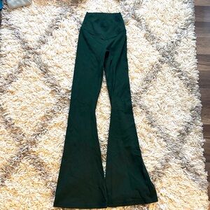 Offline by Aerie women’s Dark Green Flare leggings- size xs